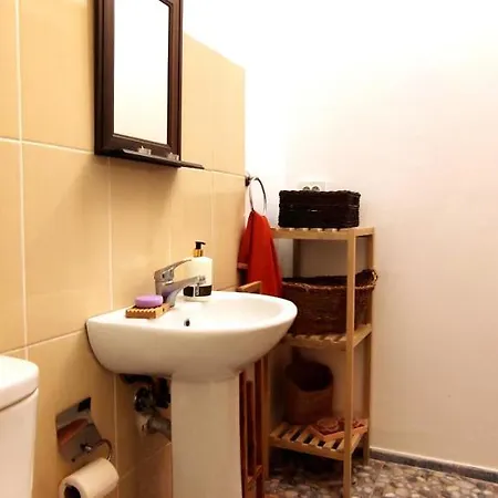 Central, Stylish, 2br, 2bathr, Fast Wifi, Fr-parking, Terrace & Garden Villa Bodrum