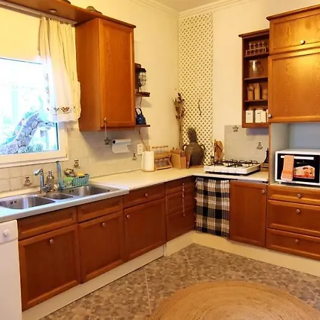 Villa Central, Stylish, 2br, 2bathr, Fast Wifi, Fr-parking, Terrace & Garden