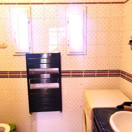 Villa Central, Stylish, 2br, 2bathr, Fast Wifi, Fr-parking, Terrace & Garden Bodrum