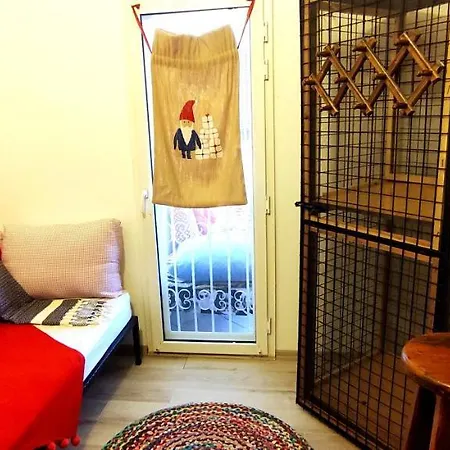 Central, Stylish, 2br, 2bathr, Fast Wifi, Fr-parking, Terrace & Garden וילה *