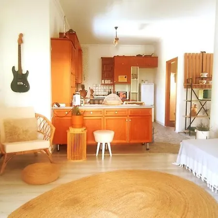 וילה Central, Stylish, 2br, 2bathr, Fast Wifi, Fr-parking, Terrace & Garden *
