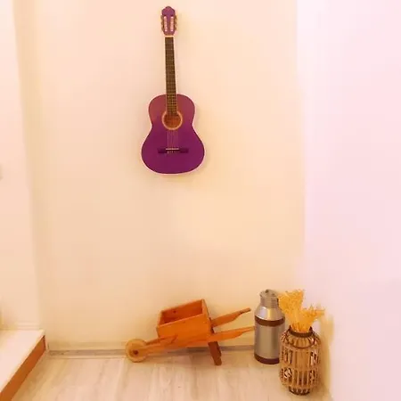 Central, Stylish, 2br, 2bathr, Fast Wifi, Fr-parking, Terrace & Garden וילה *