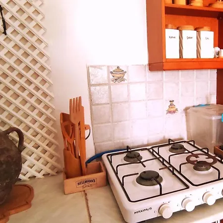 וילה Central, Stylish, 2br, 2bathr, Fast Wifi, Fr-parking, Terrace & Garden